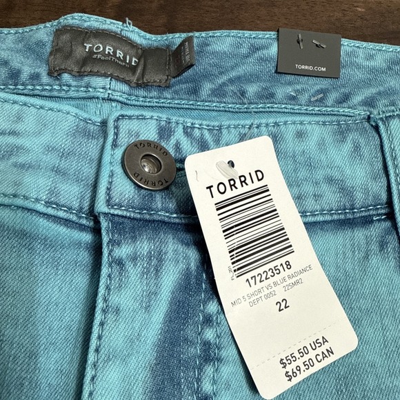 NWT Torrid Mid Cutoff Denim Shorts Size 22 Blue Radiance 5" Inseam New - Picture 2 of 9